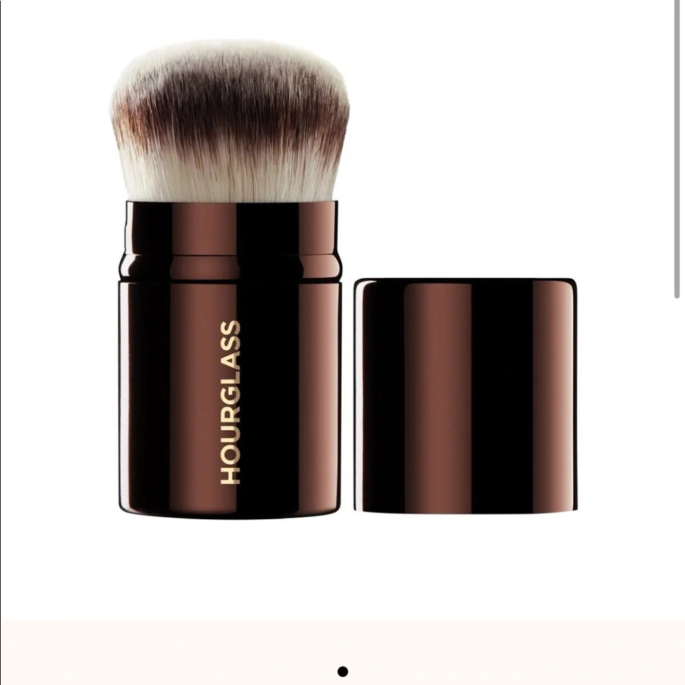 Brand new Hourglass retractable kabuki brush - Picture 2 of 4